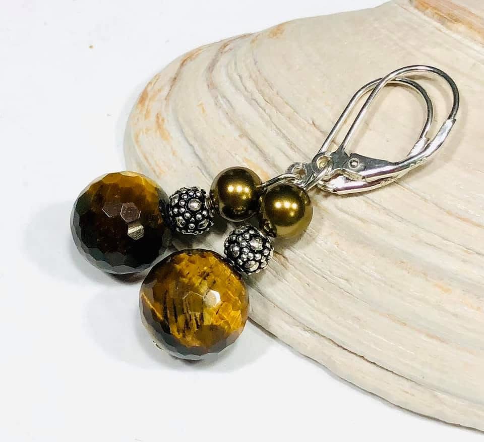 African jewelry client 4 hover